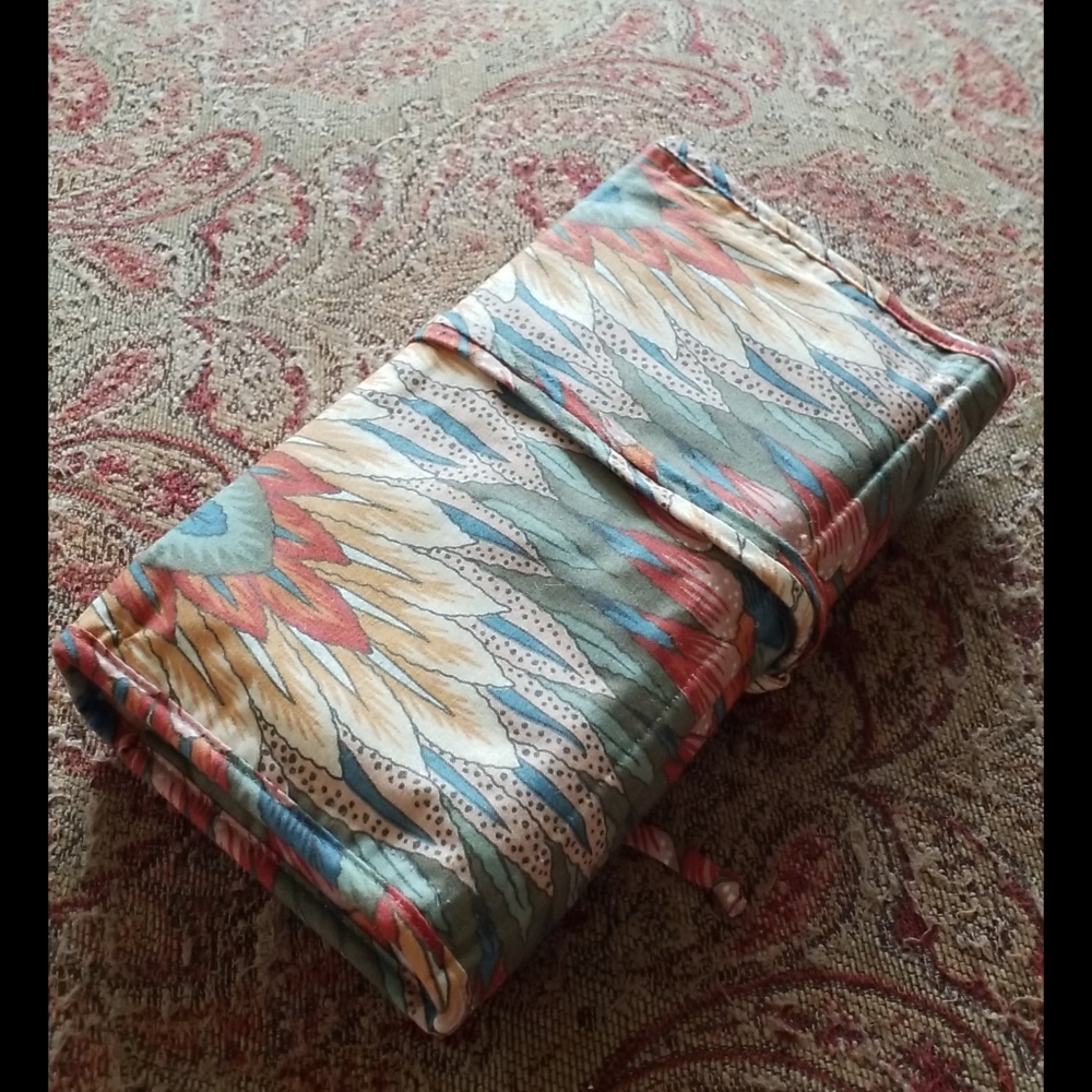 NEW Celebrity Travel Organizer - Picture 4 of 10
